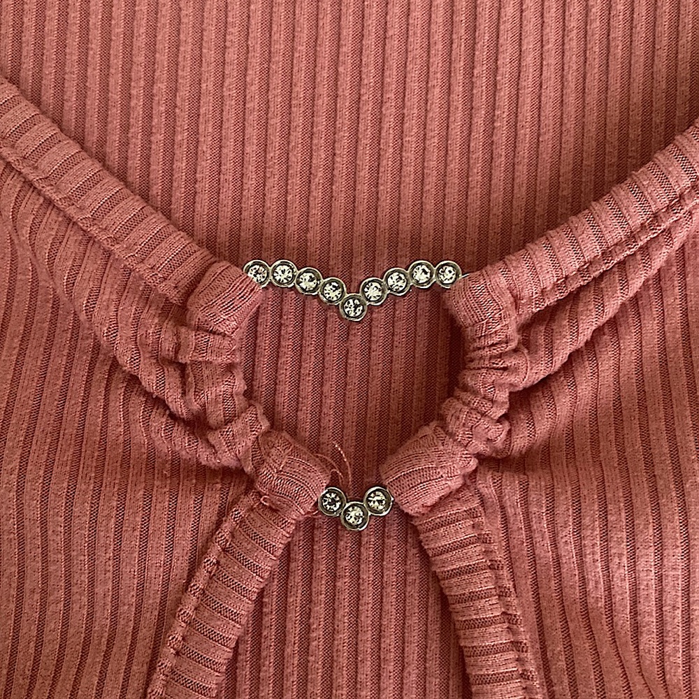 NWOT • Pink Ribbed Open-Front Top With Rhinestone Heart 💕 - Picture 3 of 5